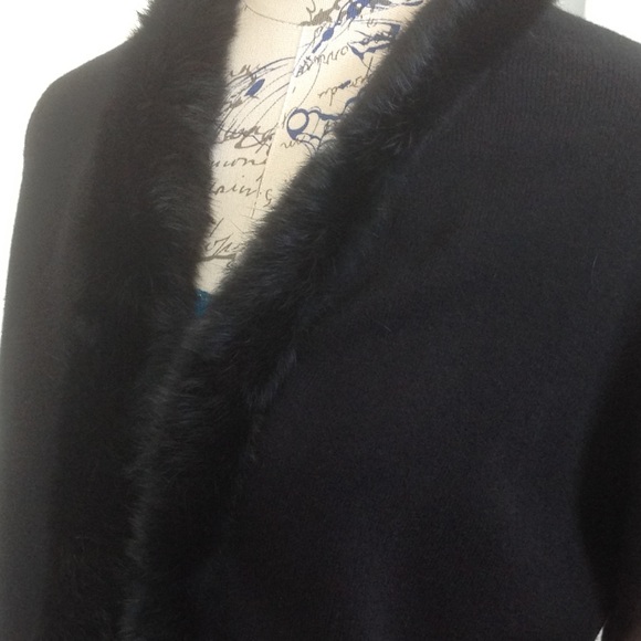 Lovely black faux trimmed sweater. - Picture 1 of 4